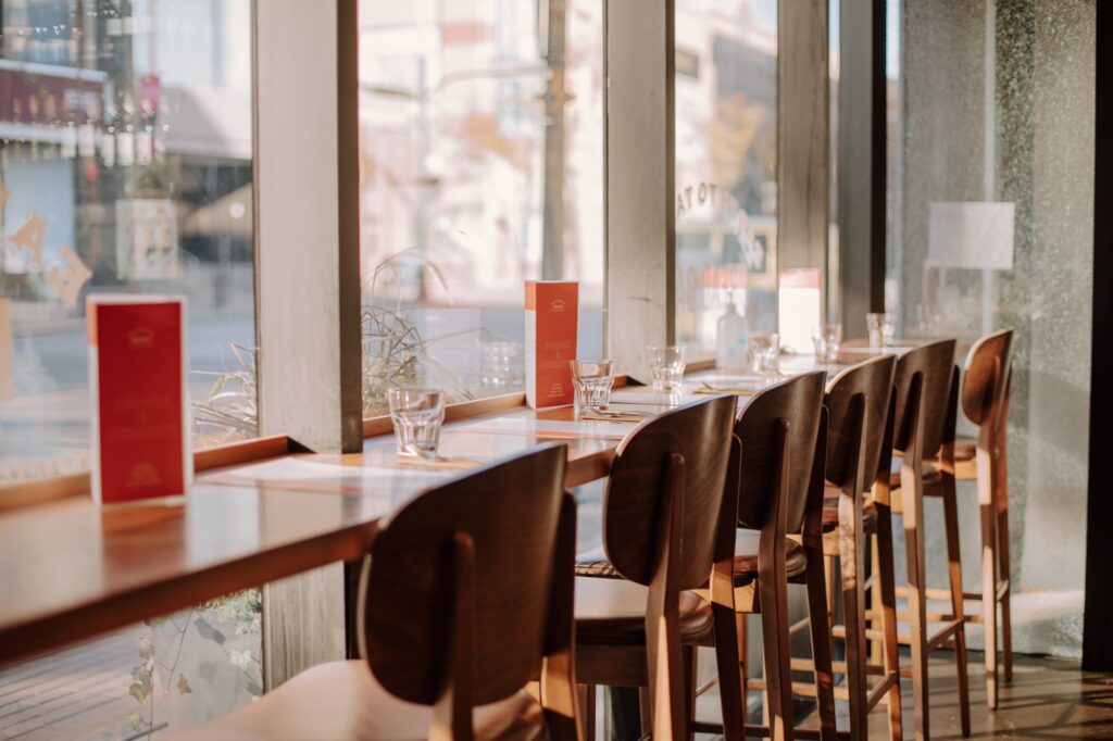 Interior window seating at Bardō